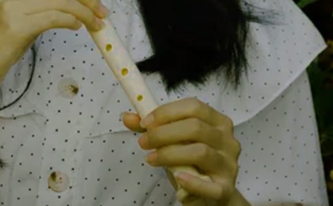 吹笛子的姿勢是怎樣的-吹笛子的正確姿勢
