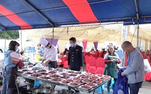 最新關(guān)于酒席邀請函模板